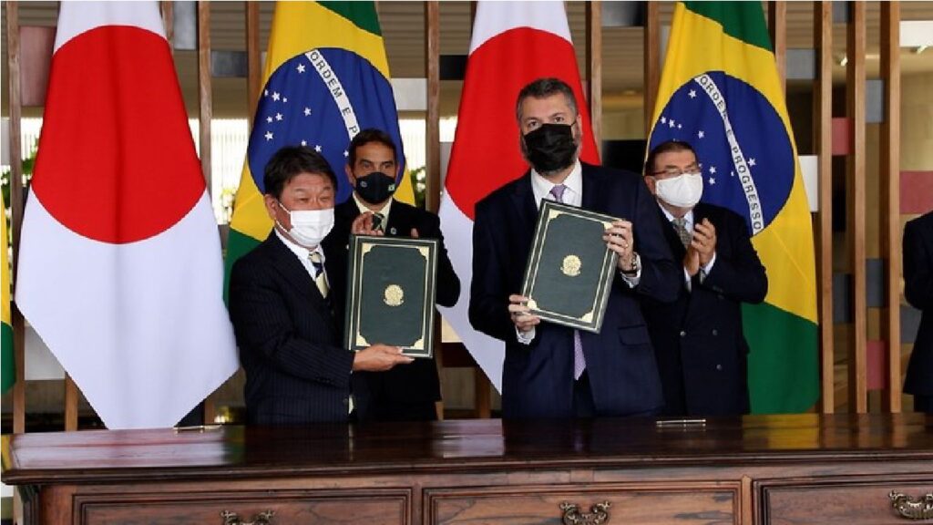 Bolsonaro comemora assinatura do acordo de cooperação em tecnologias para grafeno e nióbio entre Brasil e Japão