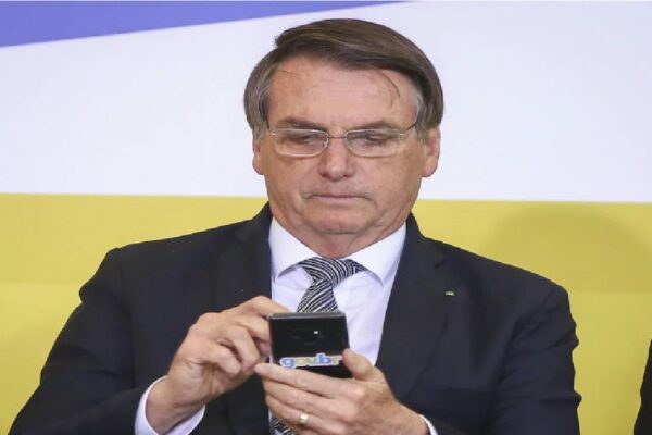 Bolsonaro quer fibra óptica em 99% das cidades