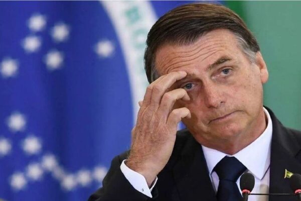 "Faltou a Ford dizer a verdade, né? Querem subsídio de 20 Bilhões" diz Bolsonaro a apoiadores