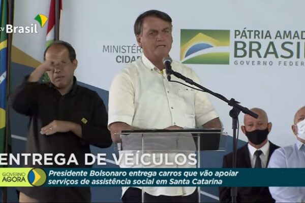 Presidente Bolsonaro rechaça ideia de controle social da mídia