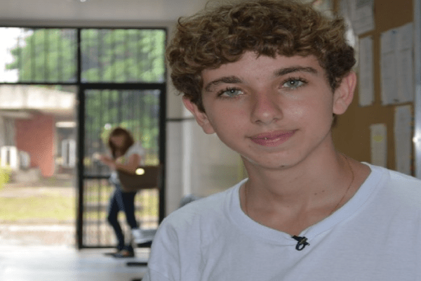 Aluno brasileiro de 14 anos consegue na Justiça direito de fazer curso de medicina