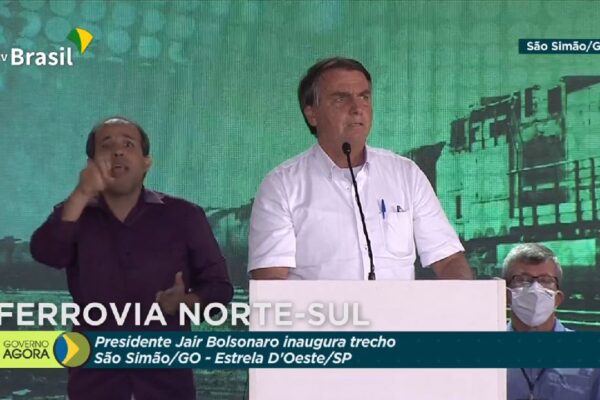 Bolsonaro: “Nós temos que enfrentar os nossos problemas. Chega de frescura e de ‘mimimi’"