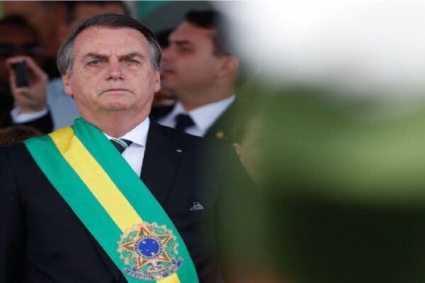 Bolsonaro tem razão: Medidas adotadas por governadores "levaram a economia ao caos" e desespero aos Brasileiros