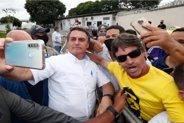 Pesquisa aponta Bolsonaro na frente em todos os cenários para eleições de 2022