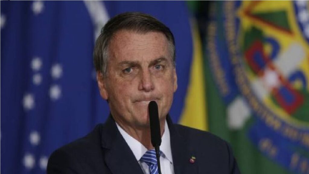 Bolsonaro: "O único dos poderes que é vigiado o tempo todo e cobrado sou eu"