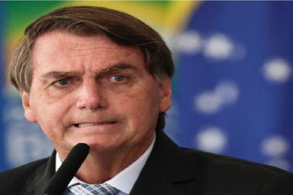 Bolsonaro volta a criticar aumento do preço dos combustíveis: "Ganância"