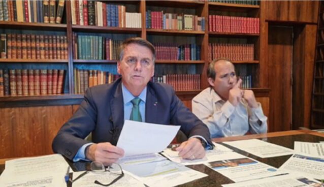 Em live, Bolsonaro diz que está apurando sobre assunto dos votos desviados por hackers