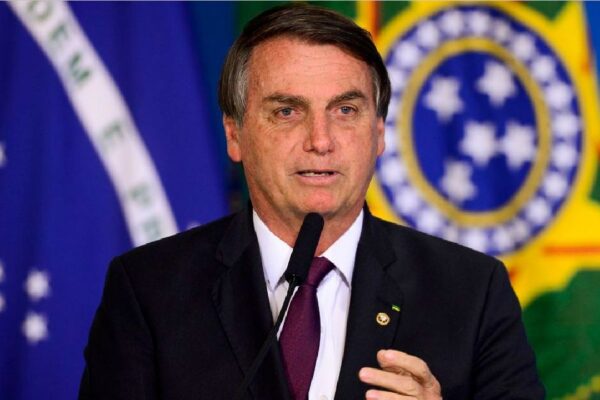 "Extrapolaram os limites", diz Bolsonaro sobre atos de Moraes e Barroso