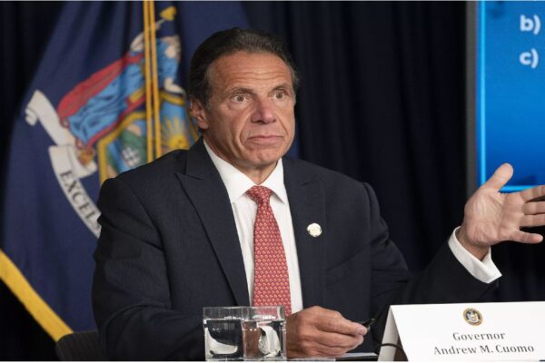 Governador de NY renuncia o cargo sob acusações de agressão sexual