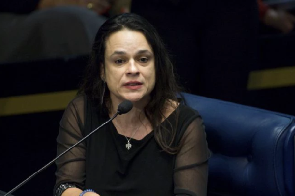 Janaina Paschoal fala de presidenciáveis engajados contra Bolsonaro